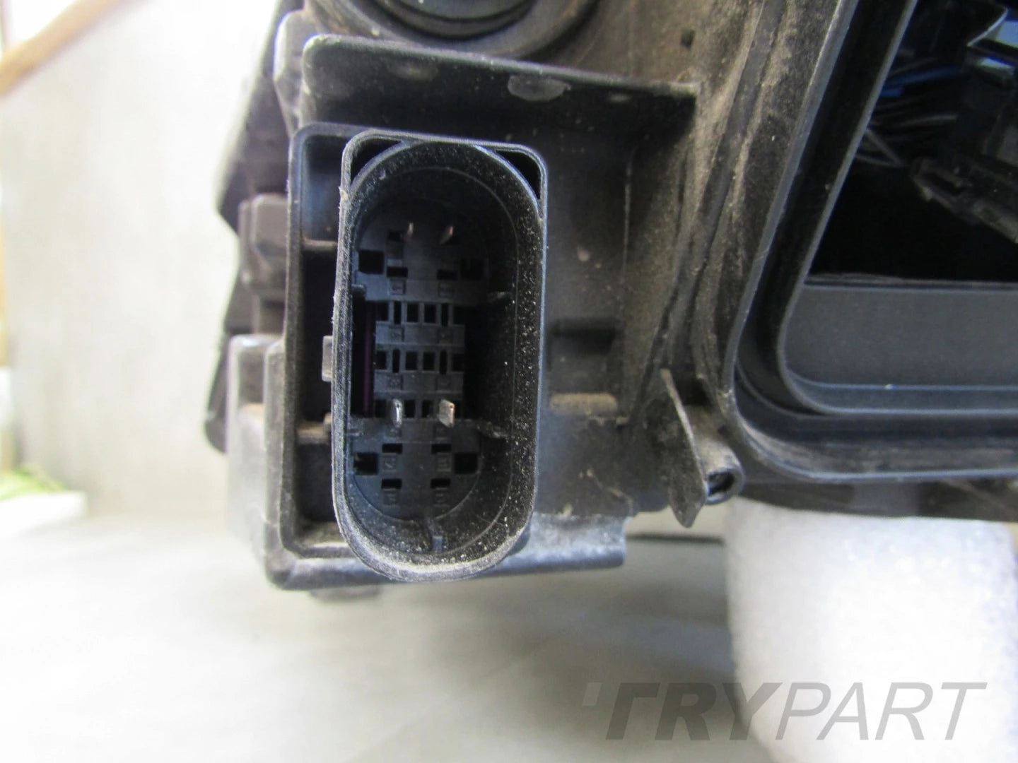 HEADLAMP MERCEDES SPRINTER W910 W907 LED RH 18- A9109067200