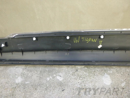 VW TIGUAN II 2 5NA 2015- Right Door Trim Strip