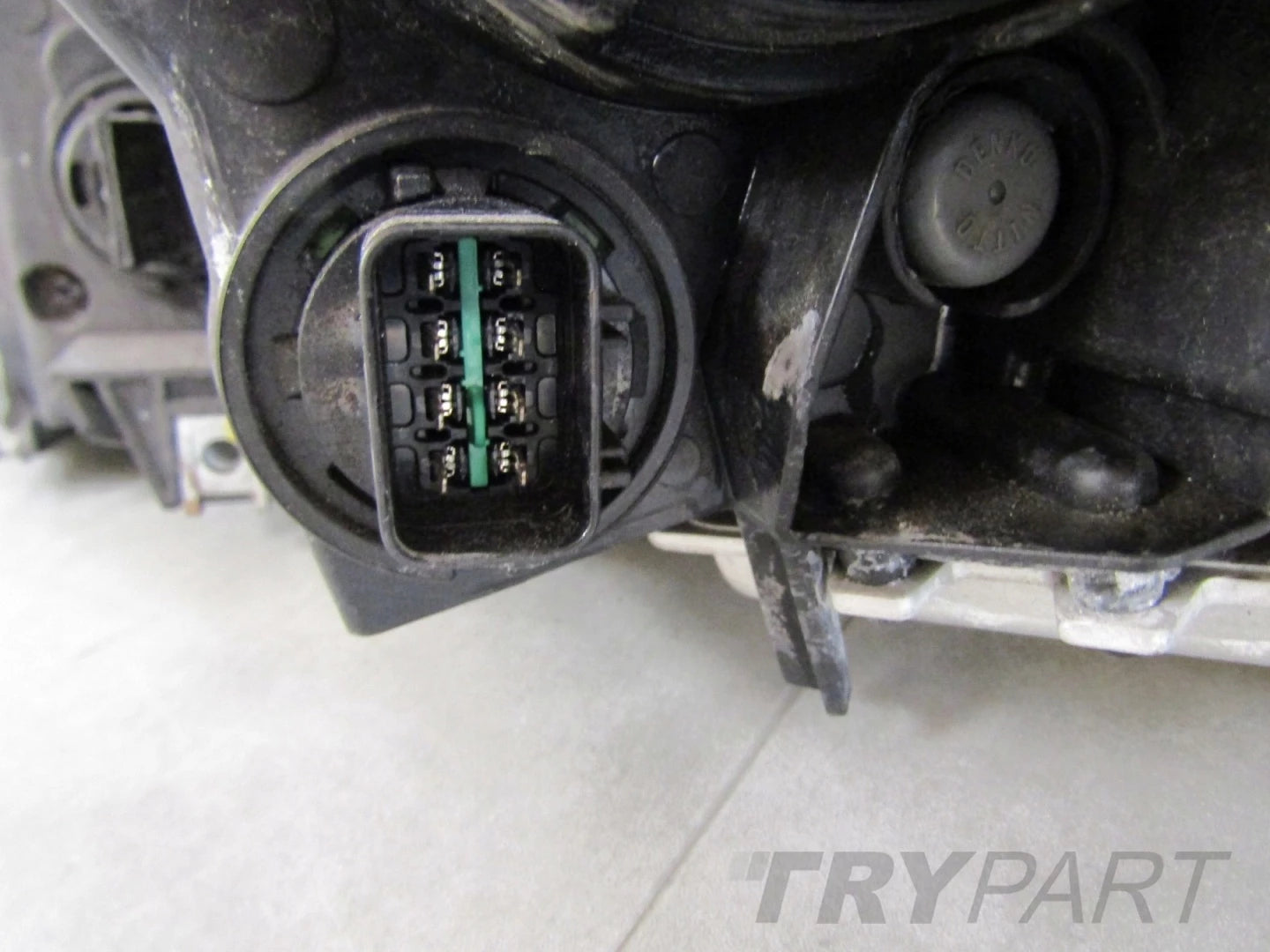 HEADLIGHT KIA SPORTAGE 3 III 10-15 XENON NON-ROTATIONAL LH LEFT