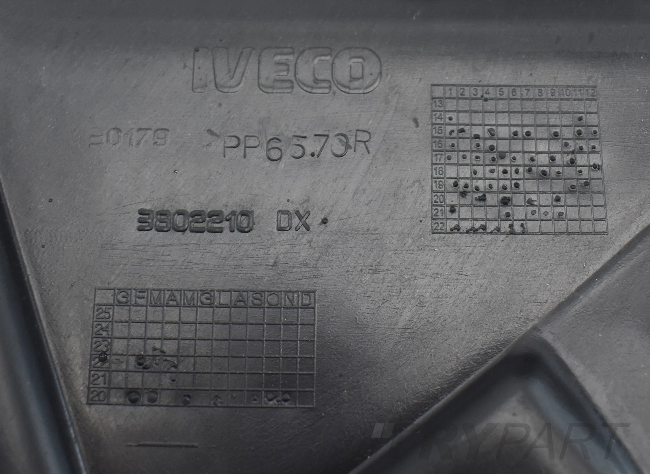 IVECO DAILY RIGHT FRONT LOWER FENDER ORG NEW