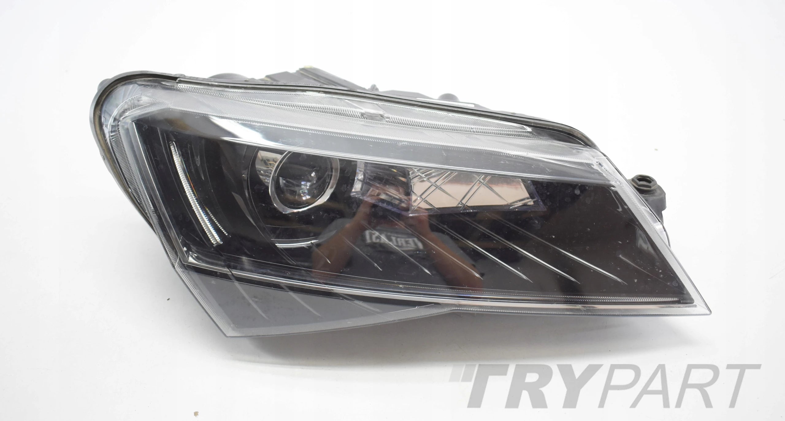 SUPERB III 3V HEADLIGHT RIGHT FRONT EU GENUINE USED!