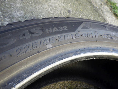 KUMHO SOLUS 4S HA32 225 45 R19 All-Season Tire