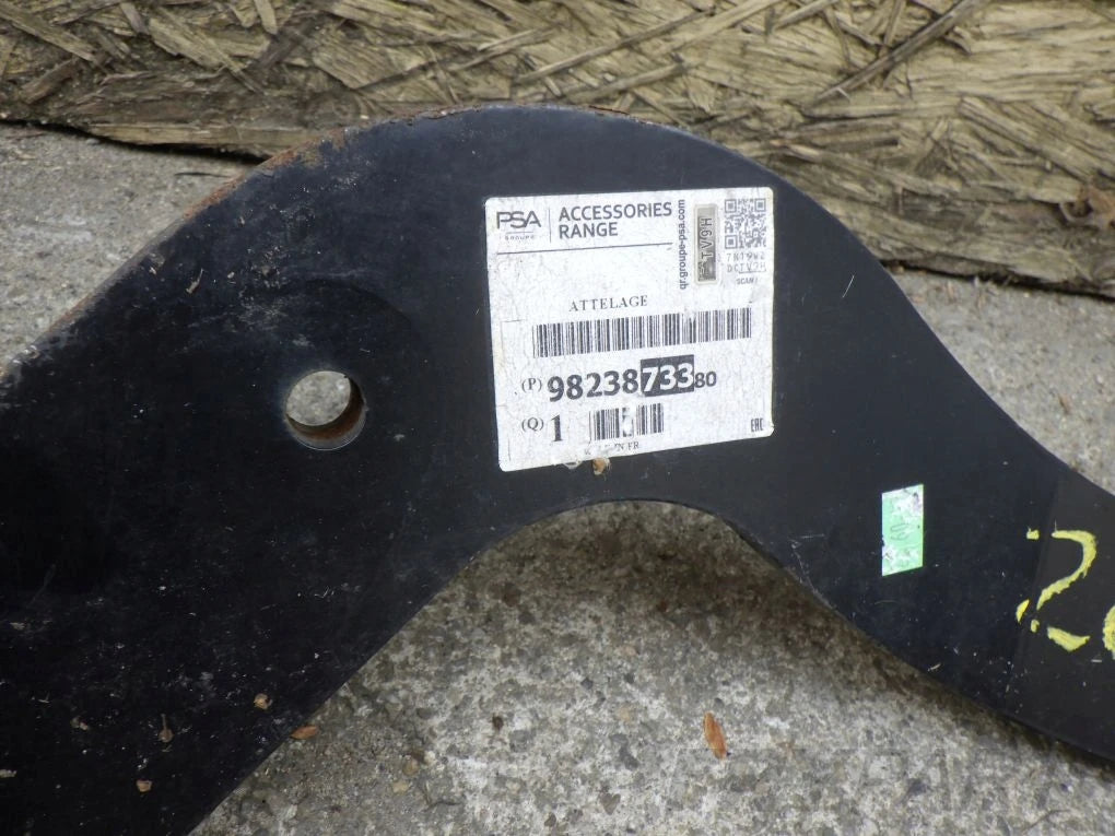 PEUGEOT 5008 II P87 16- tow hitch