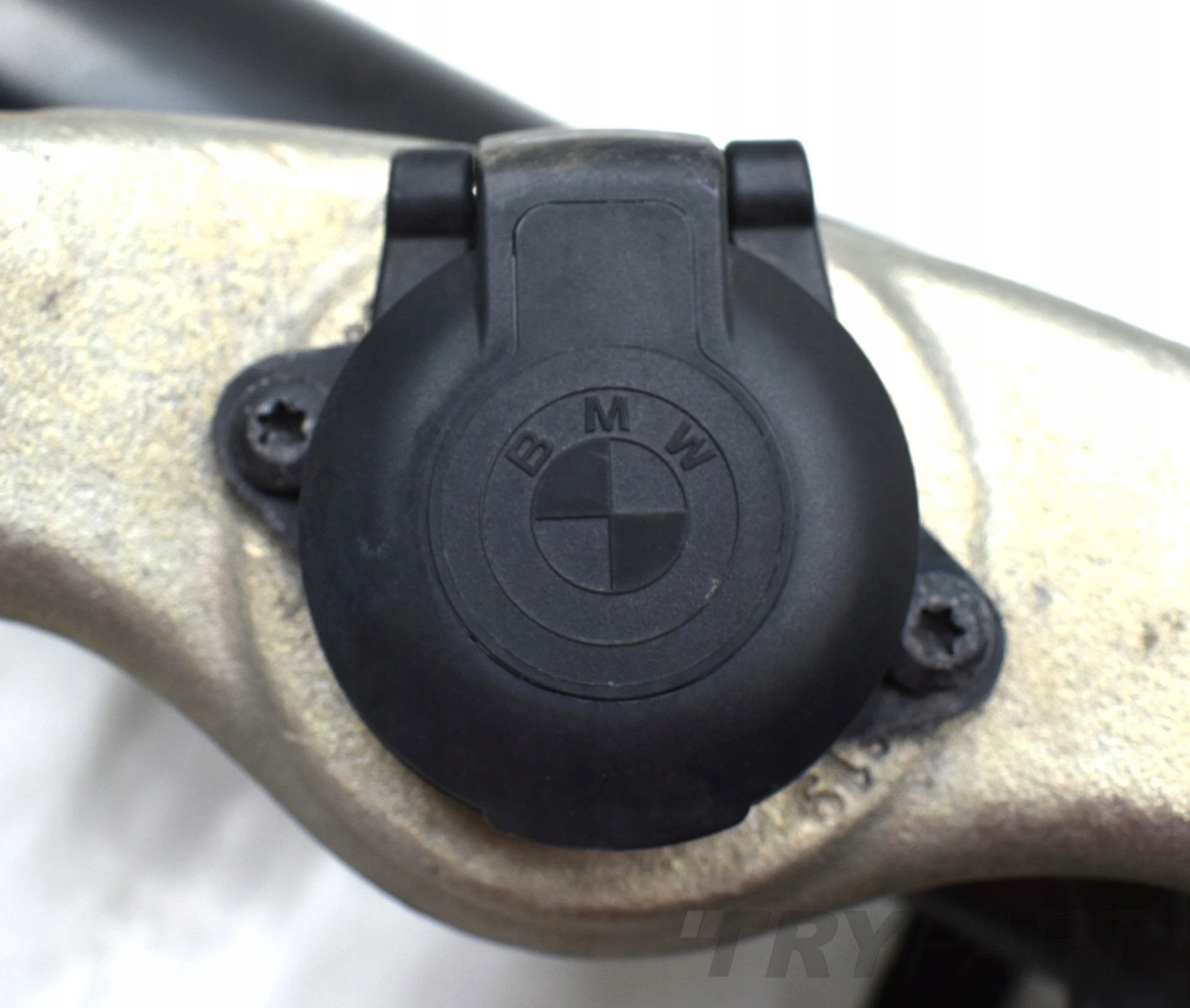 BMW IX IX20 ORIGINAL ELECTRIC TOW HITCH