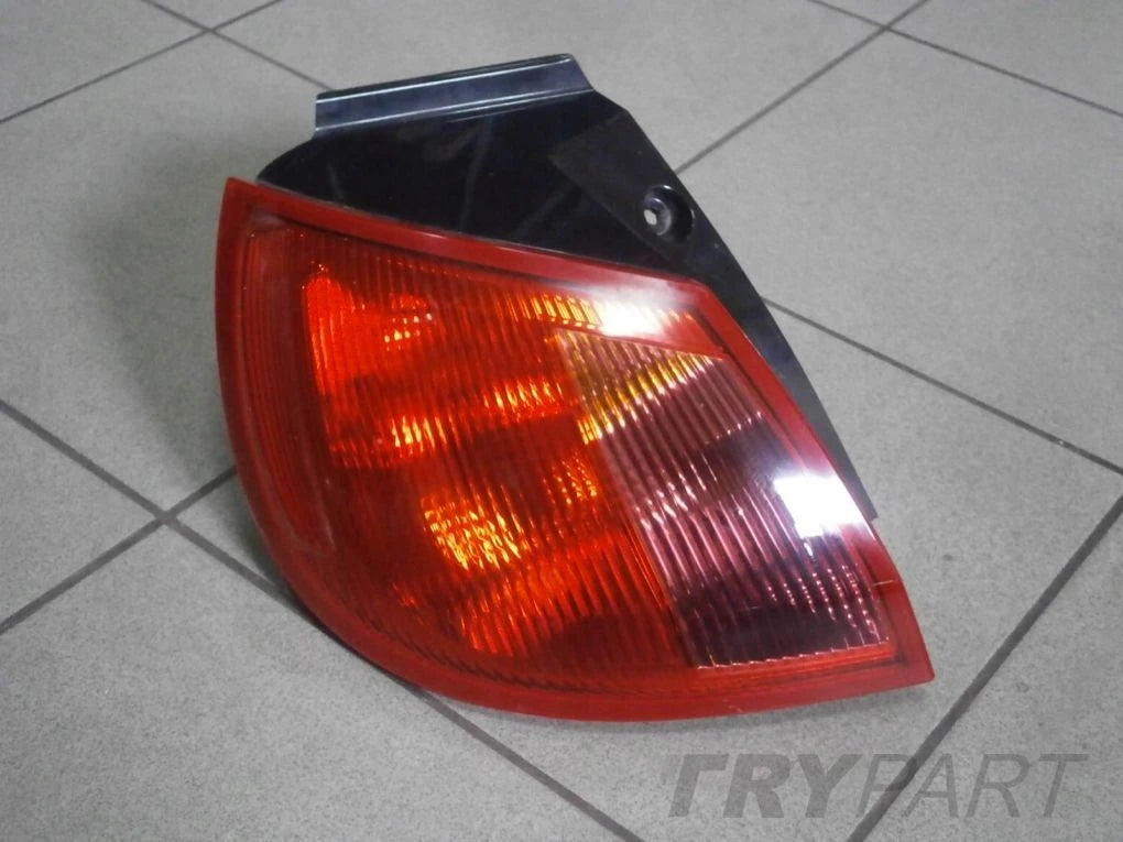 MITSUBISHI COLT 04- left rear lamp
