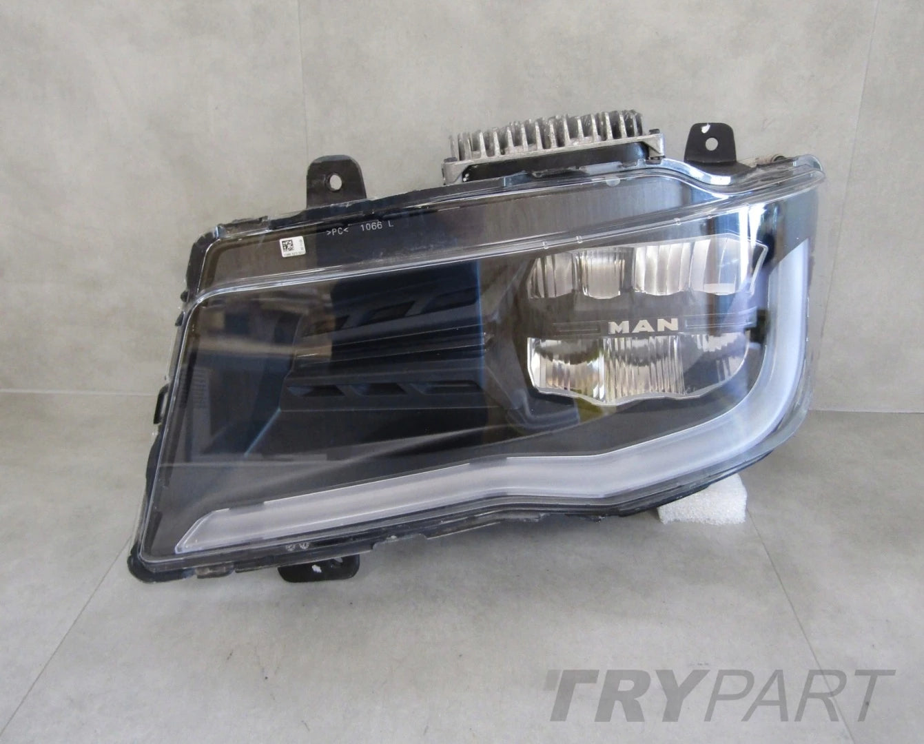 MAN TGX II 2 LED 20- HEADLIGHT LH 10665230003