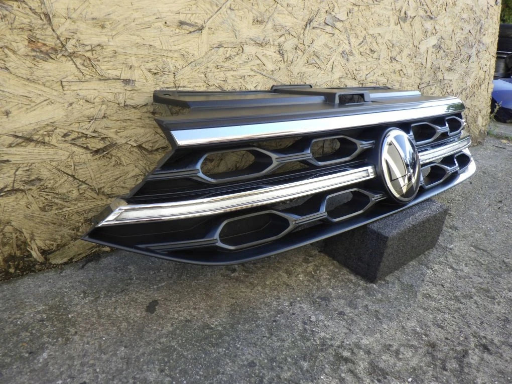 VW T-ROC T ROC LIFT LED 21- 2GA853651 Grille Emblem