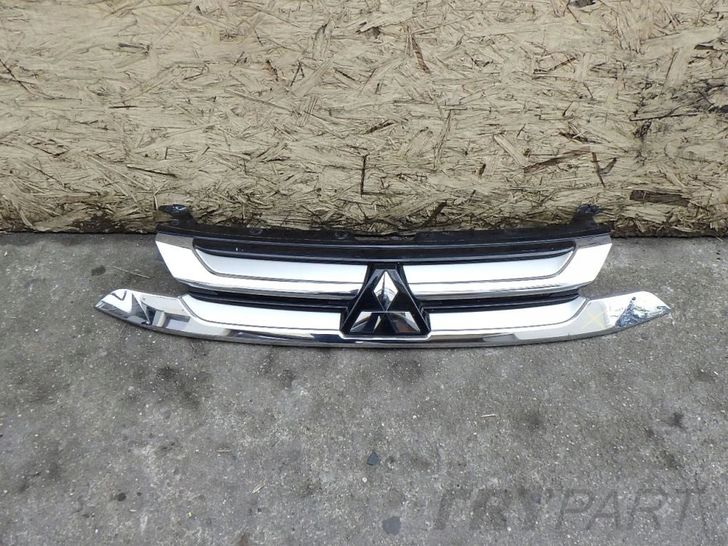 MITSUBISHI OUTLANDER III LIFT 15- Grille Trim