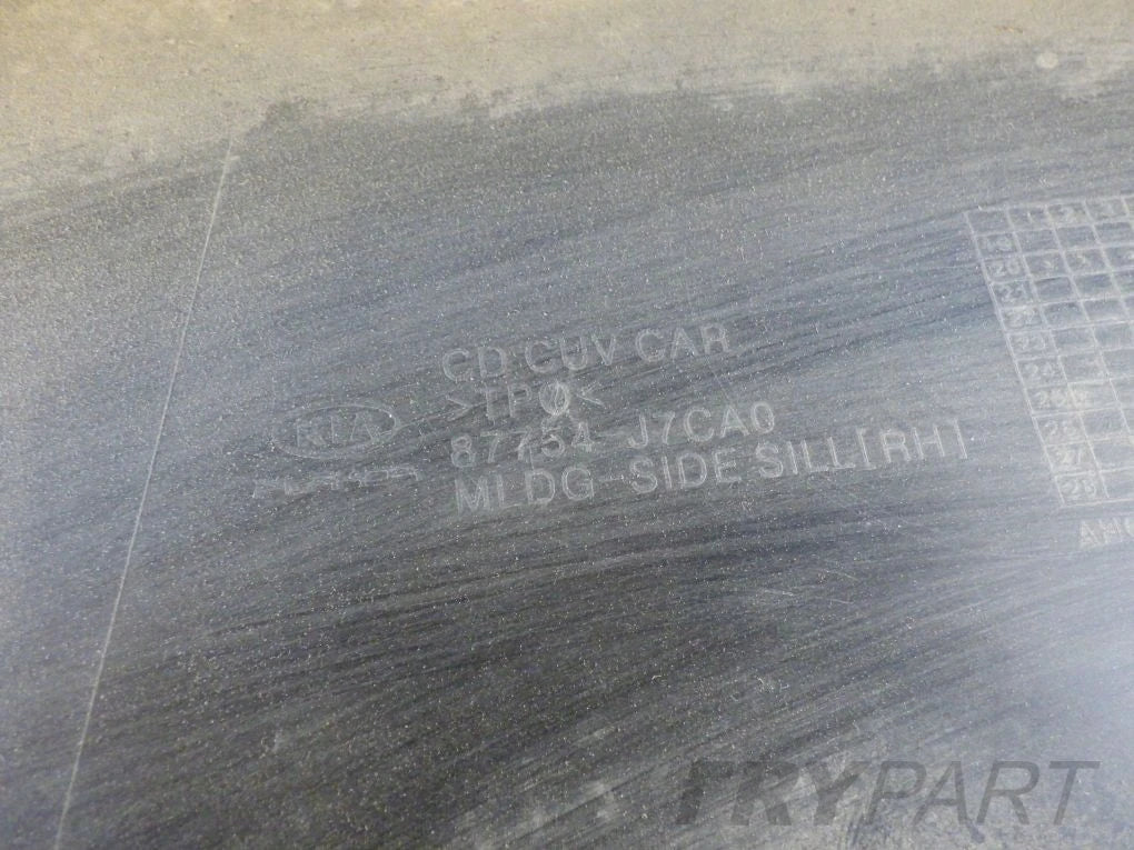 KIA XCEED X-CEED X CEED III 3 18- Right Sill Strip