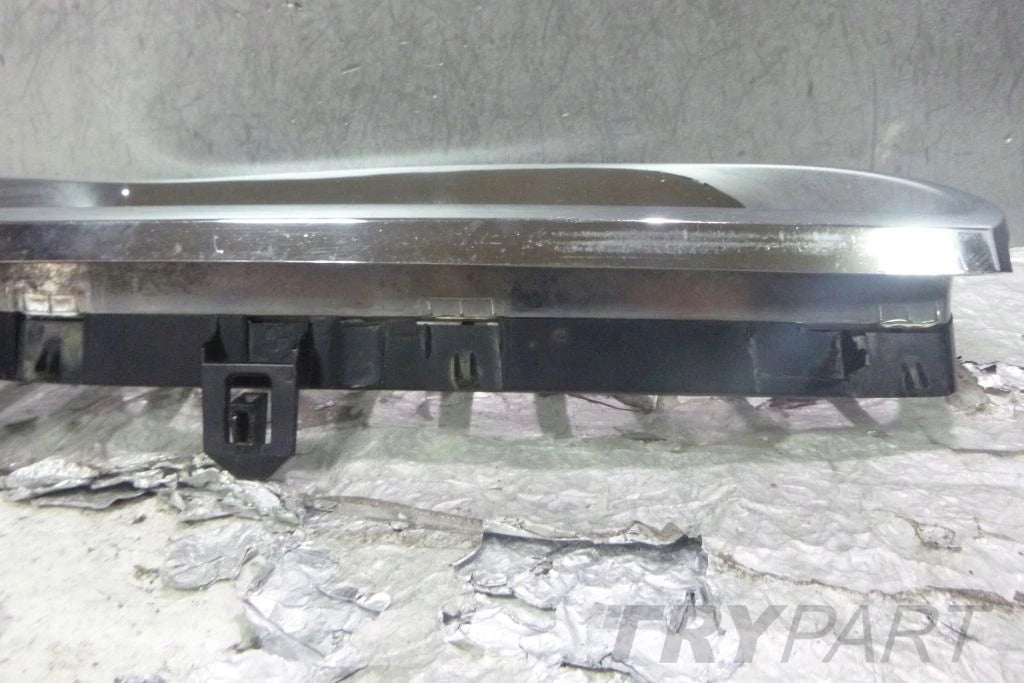 BMW 5 E60 E61 Right Kidney Grille