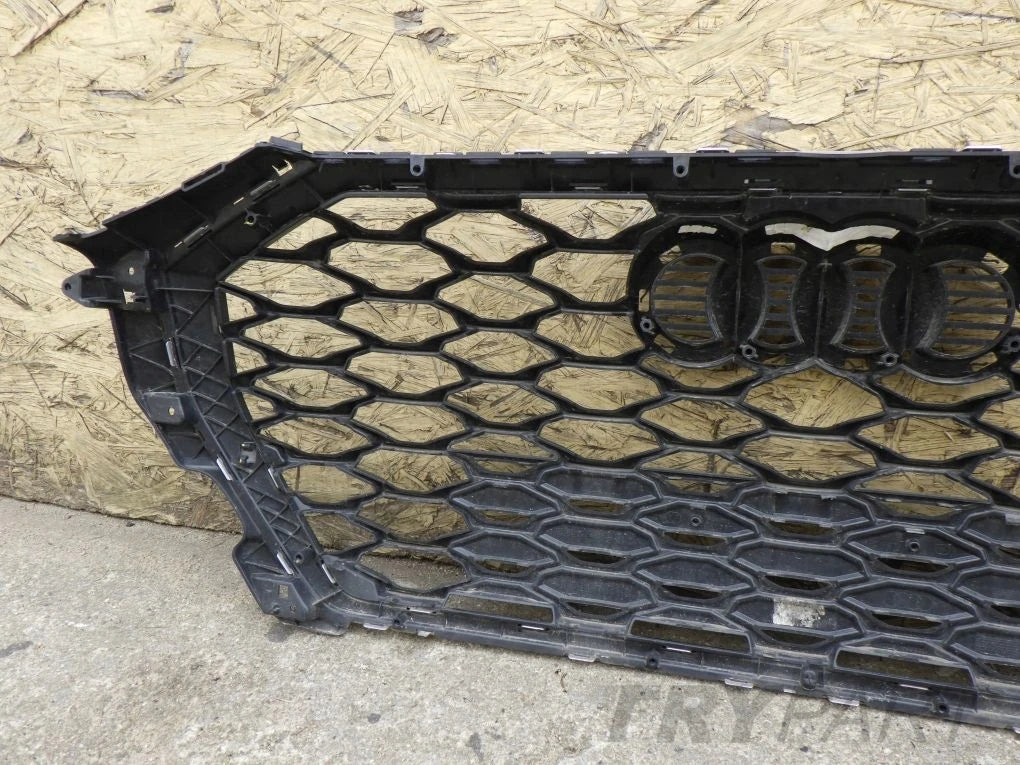 AUDI Q3 83F S LINE Grille