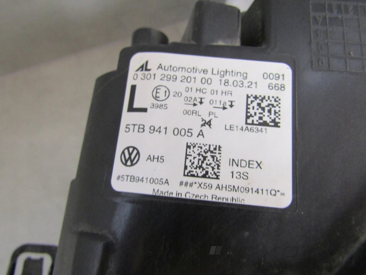 HEADLIGHT VW TOURAN 2 II 5TB STANDARD 15- LH LEFT 5TB941005A