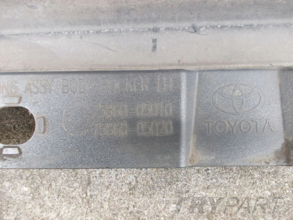Toyota Avensis 3 III T27 Left Sill Cover