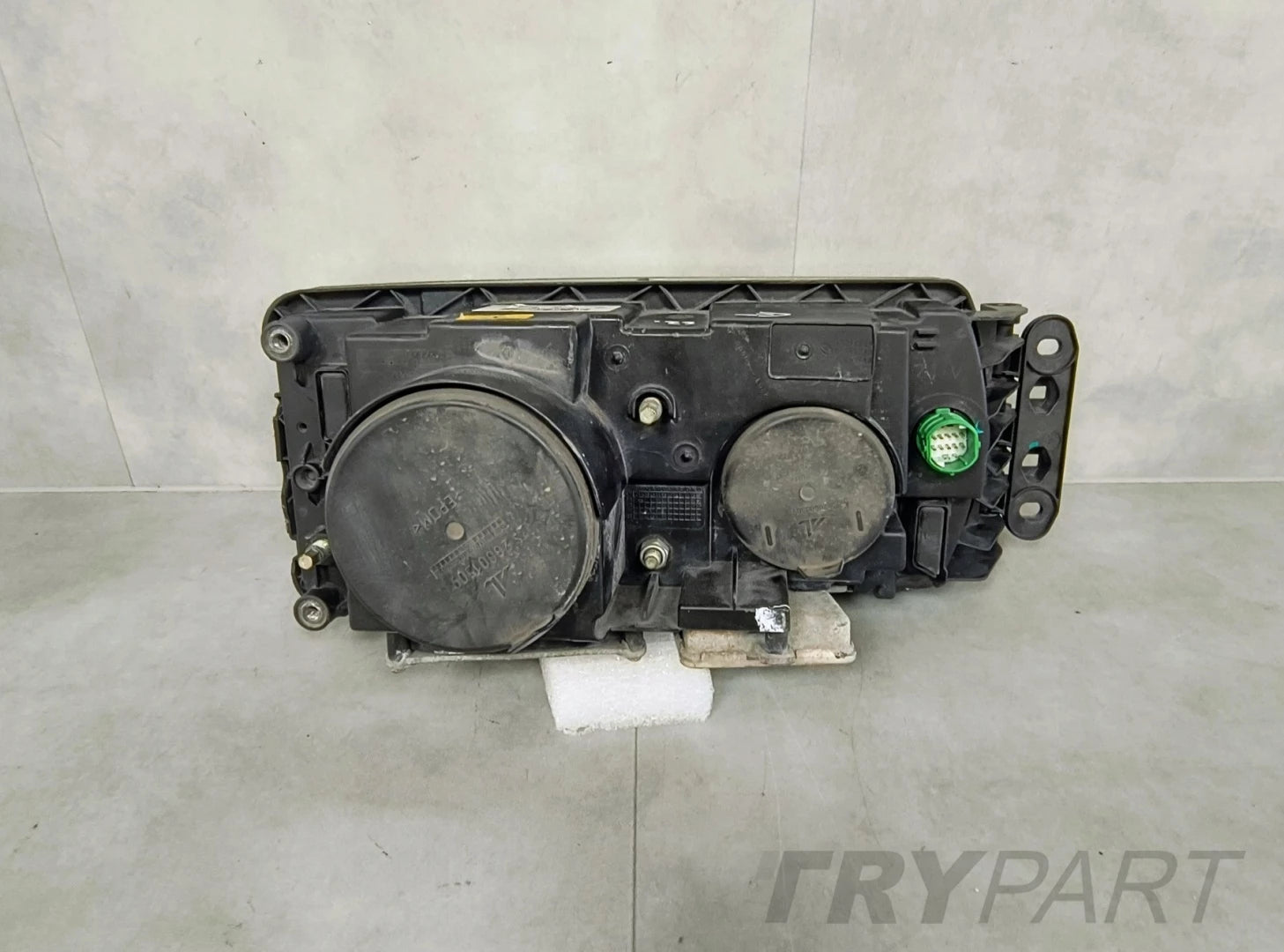 IVECO STRALIS LEFT HAND HEADLIGHT XENON 13-16 5801745441