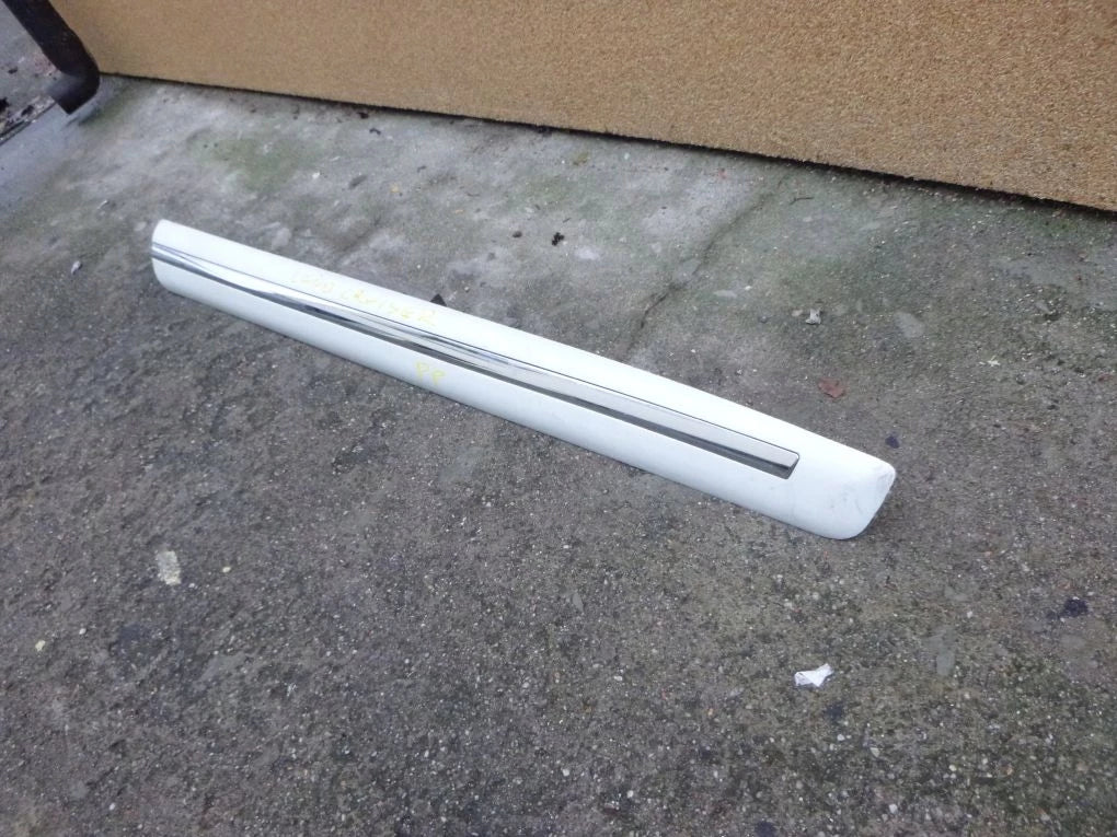 LAND CRUISER J 150 Front Right Door Molding