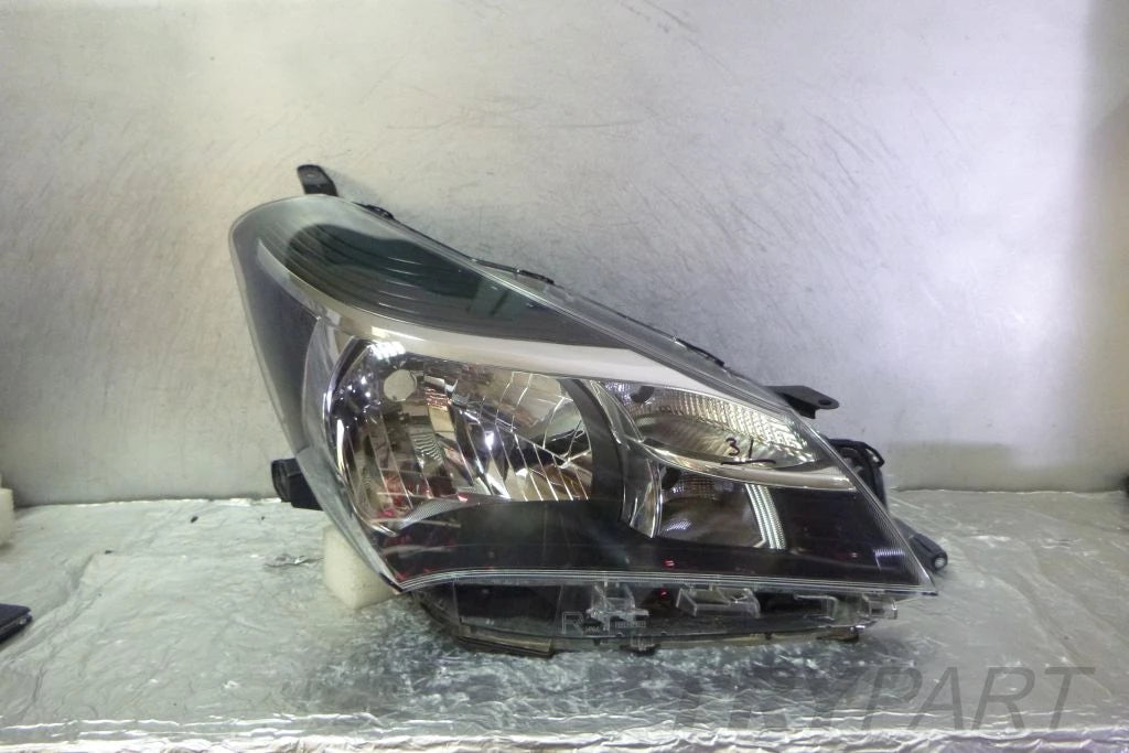 TOYOTA YARIS III LIFT 13- Right Headlight