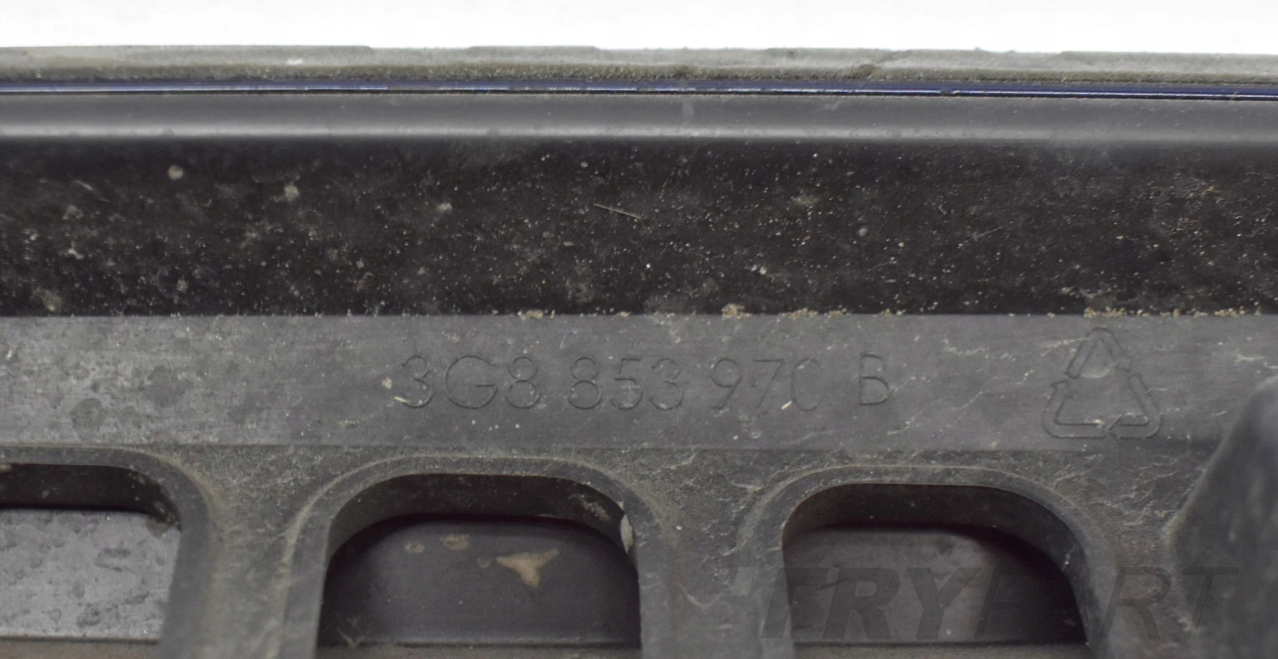 VW ARTEON 3G8 RIGHT FRONT DOOR MOULDING