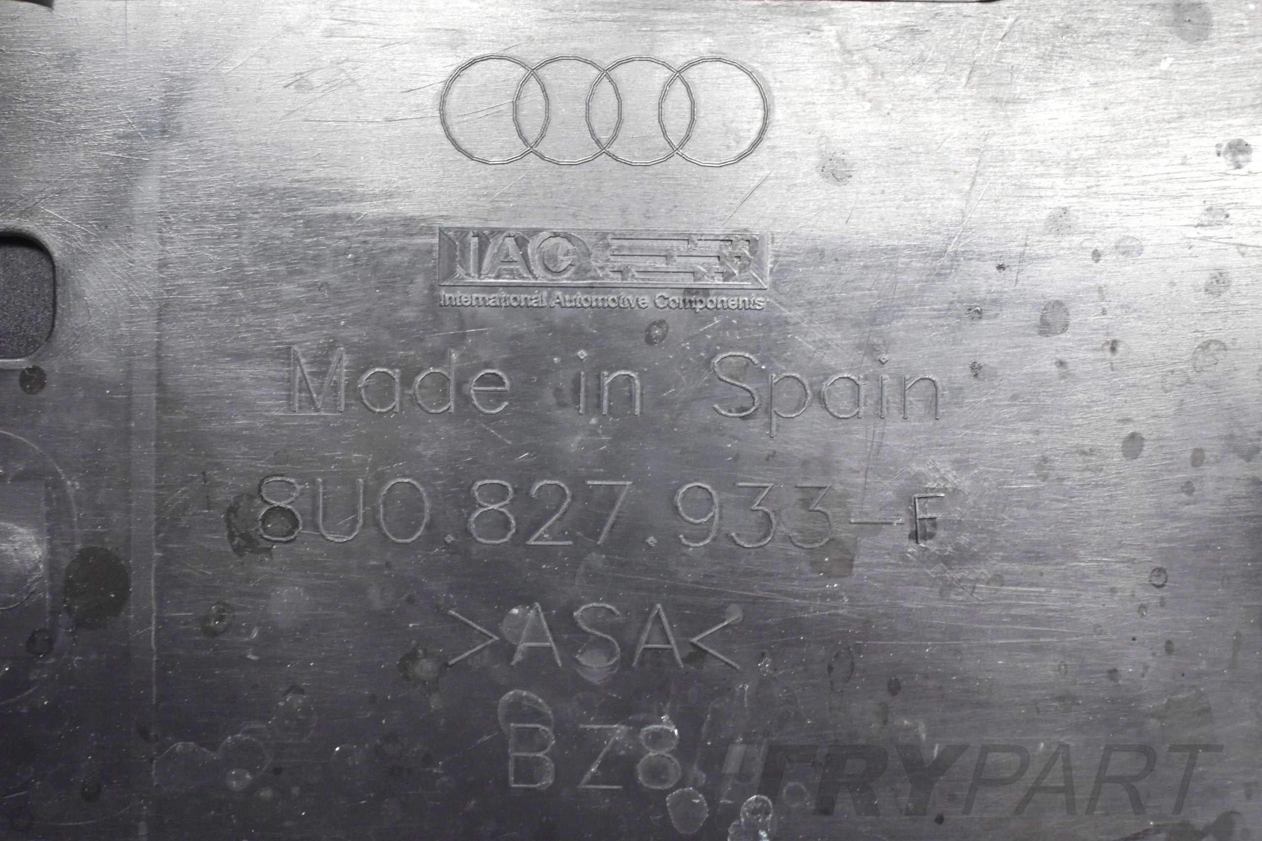 AUDI Q3 8U0 TAILGATE LOTKA SPOILER ORG + LIGHT