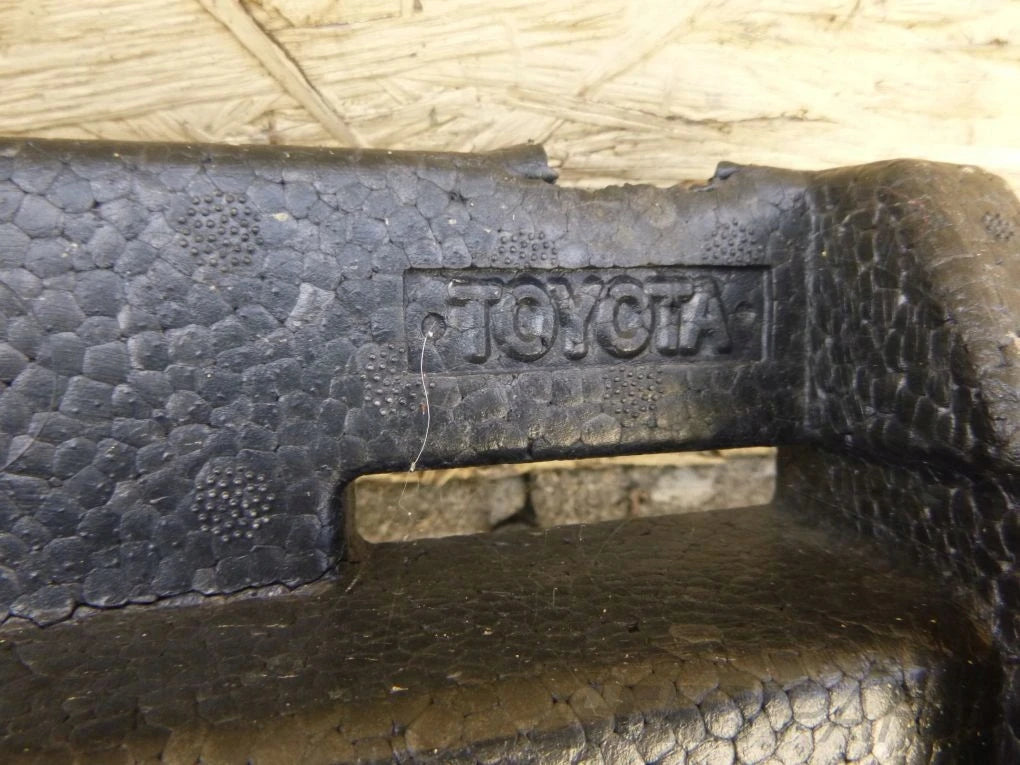 TOYOTA AURIS II 12- front bumper absorber