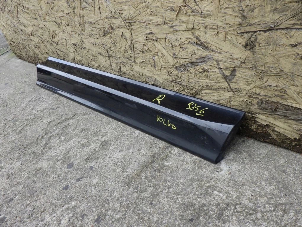 VOLVO XC60 II 17- Right Front Door Molding