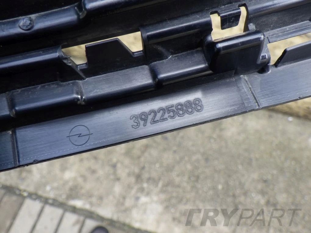 OPEL INSIGNIA B II LIFT 2020- grille emblem