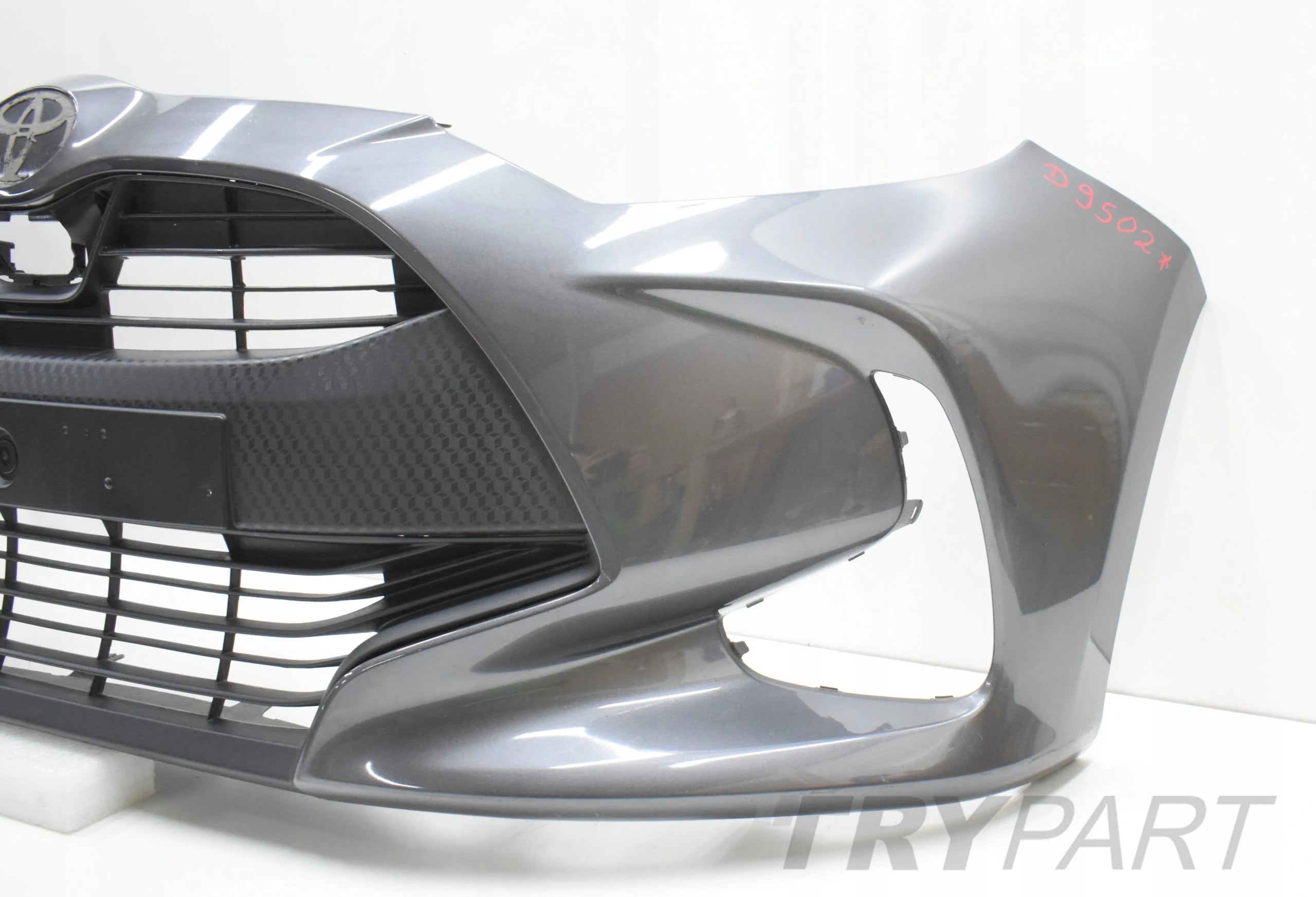 TOYOTA YARIS IV FRONT BUMPER + GRILLE