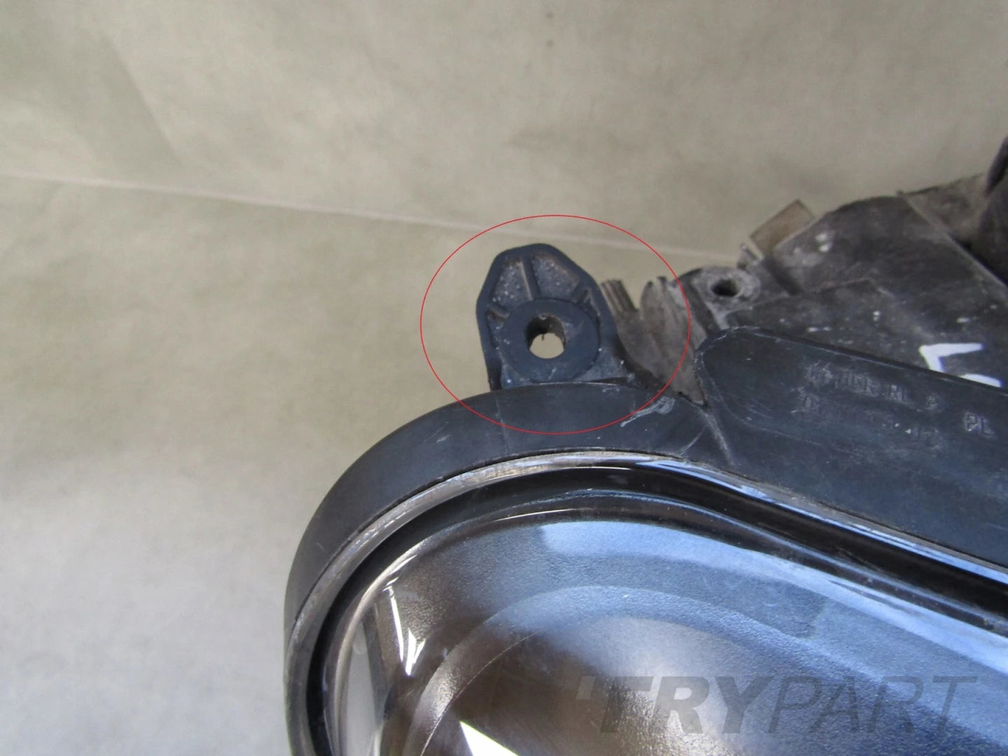 VW Amarok 2H1 09-14 RH Headlight 2H1941016AA