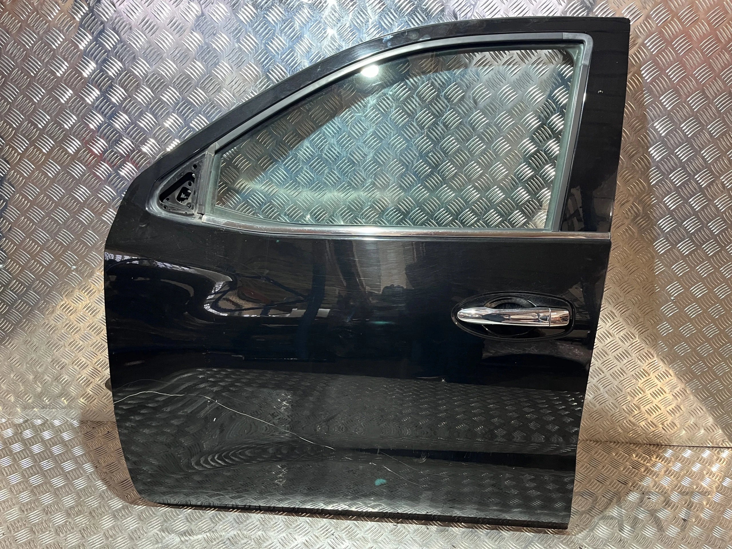 LEFT FRONT DOOR NISSAN NAVARA NP300 D23 15- GN0