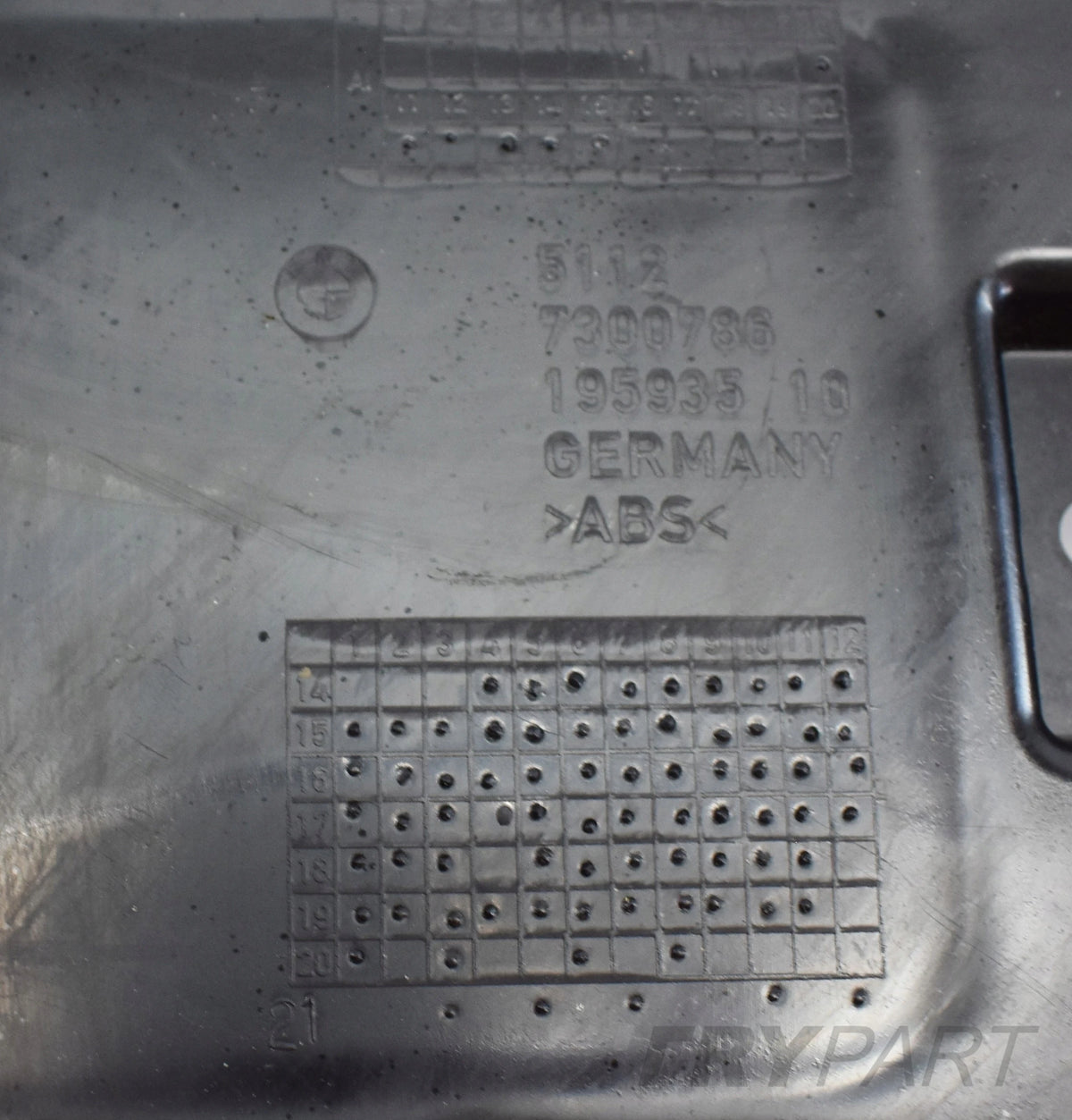 BMW F45 RIGHT REAR BUMPER CLIP NEW ORG
