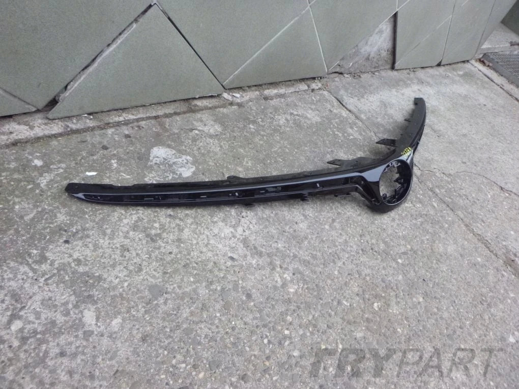 TOYOTA COROLLA E21 SEDAN 18- Grille Trap