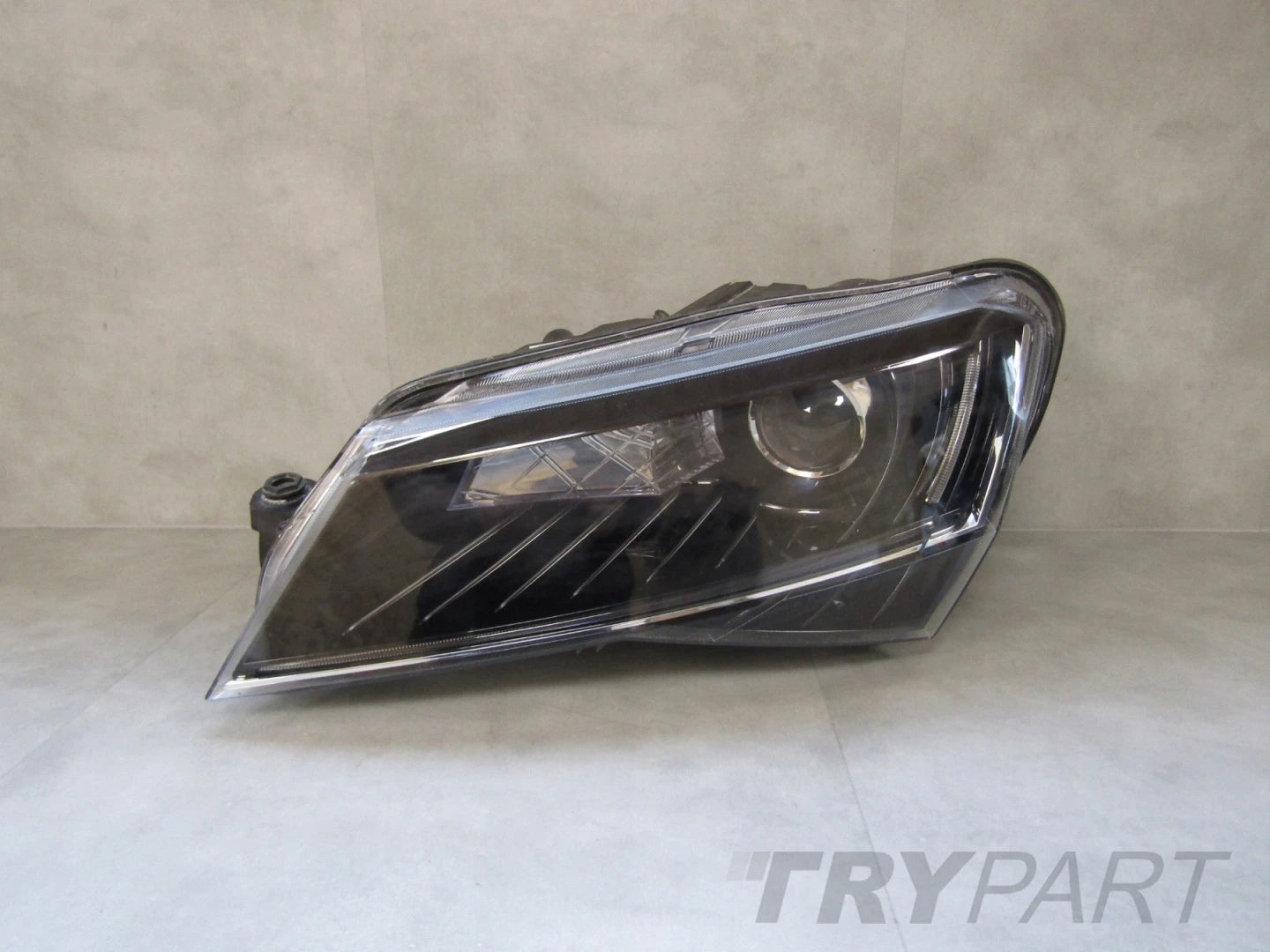 SKODA SUPERB 3 III 3V1 XENON CORNERING HEADLIGHT 15-19 LH 3V1941015B