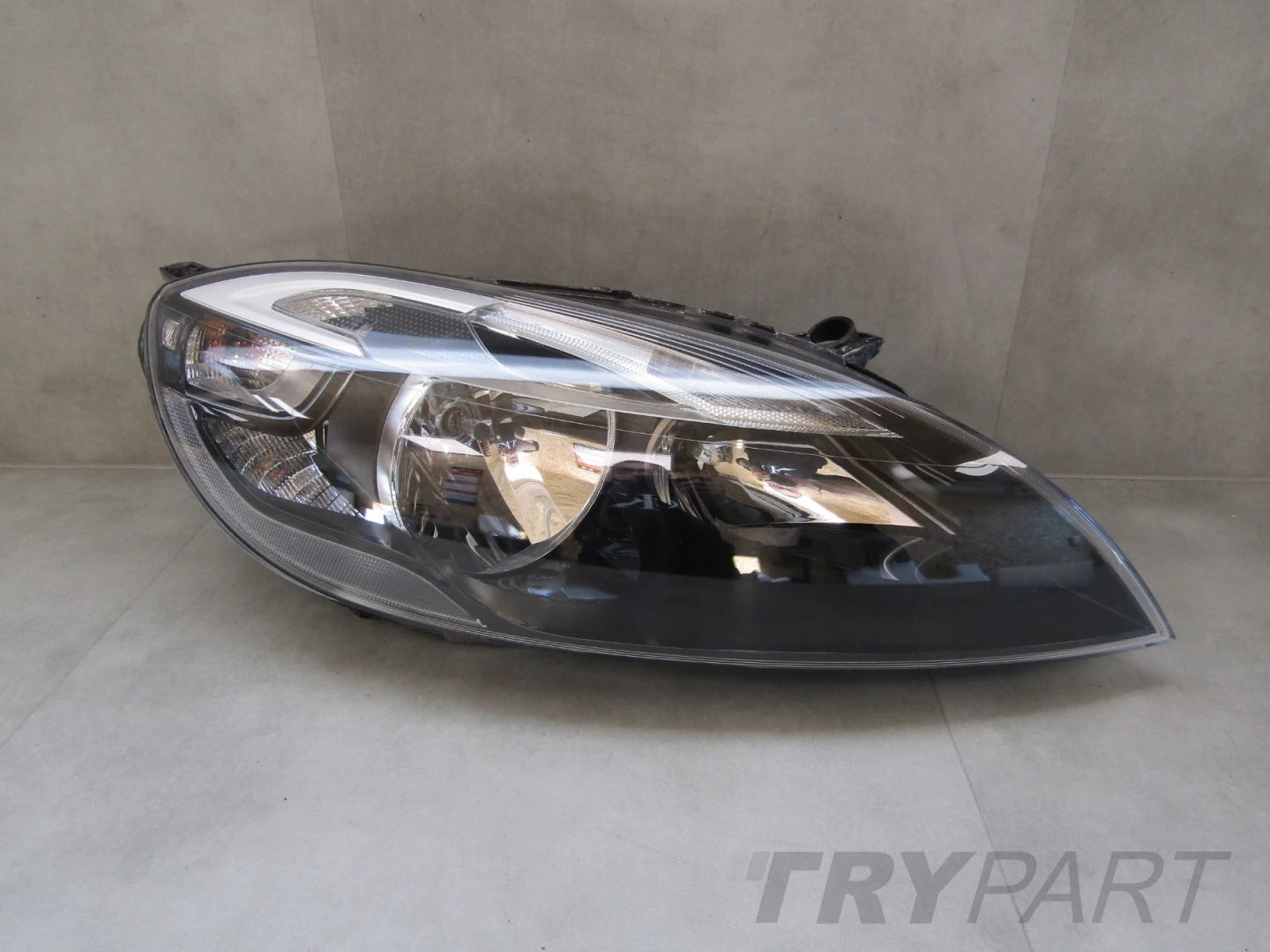 Volvo V40 Front Lamp STANDARD 12-16 RH 3142004