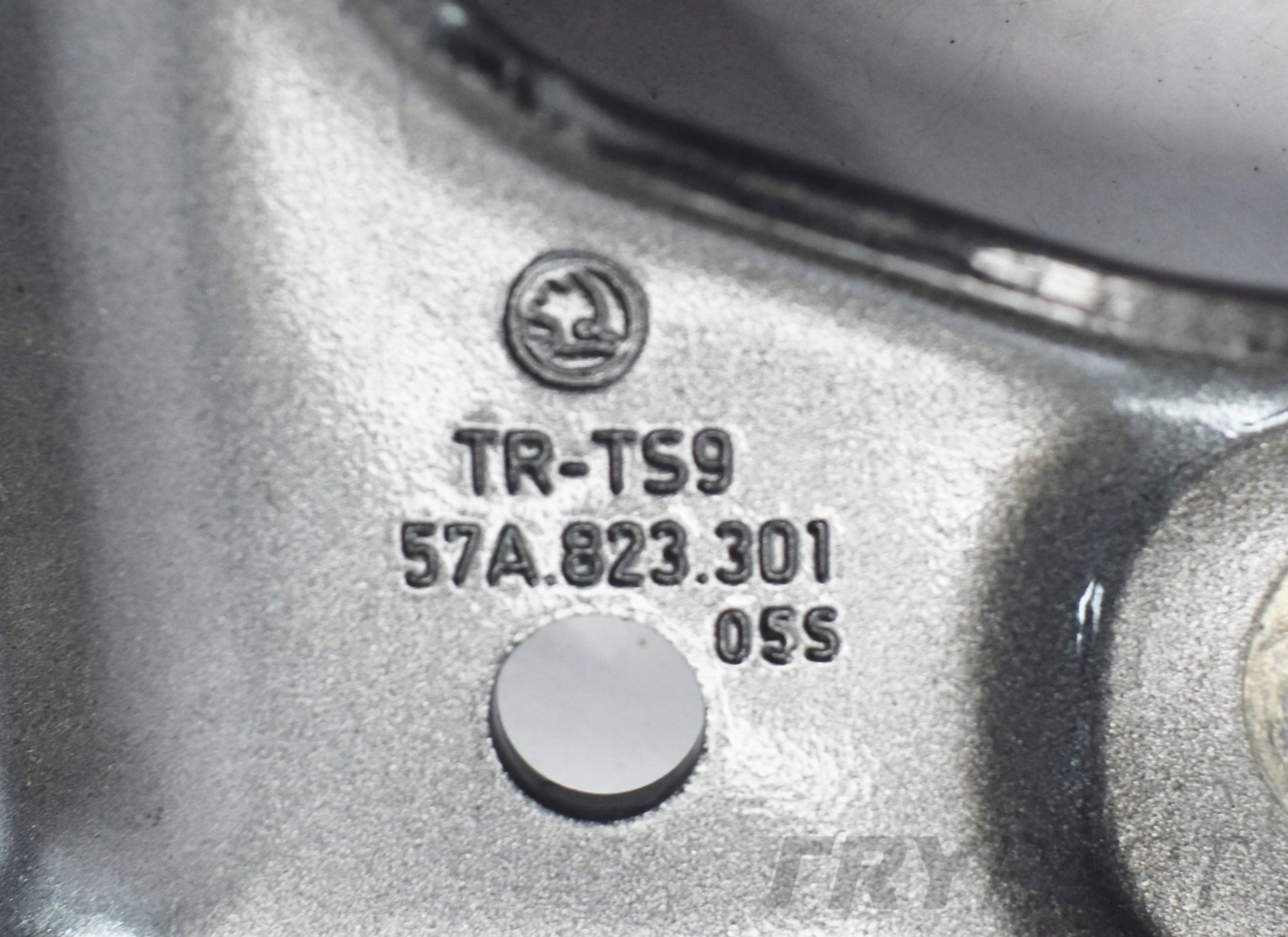 SKODA KAROQ 57A LEFT RIGHT HOOD HINGE ORG