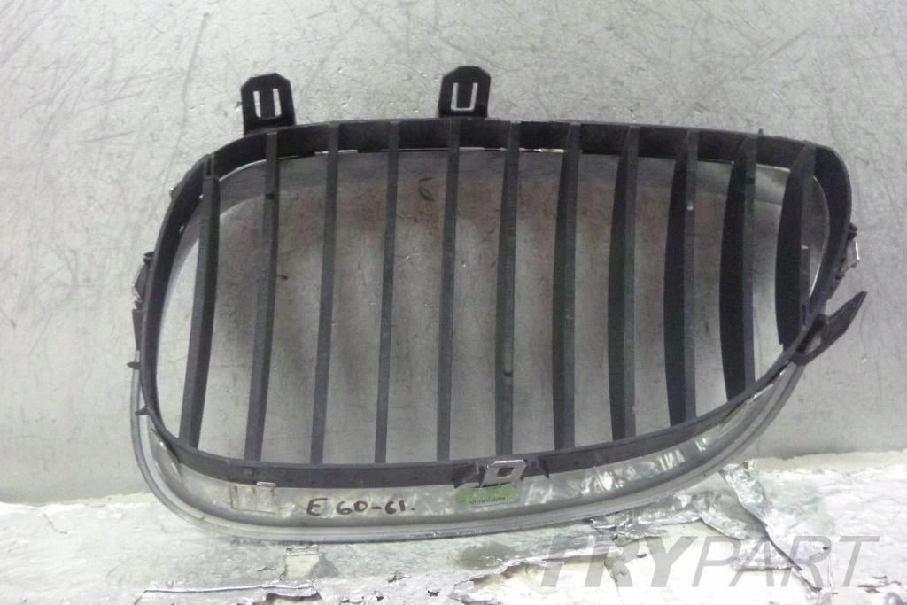 BMW 5 E60 E61 Right Kidney Grille