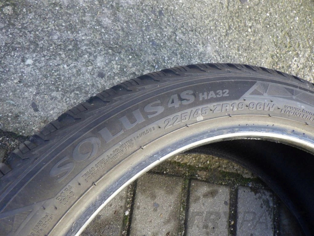 KUMHO SOLUS 4S HA32 225 45 R19 All-Season Tire