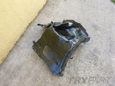 VW Touareg Cayenne 7P0 11- Front Left Shock Absorber Mount