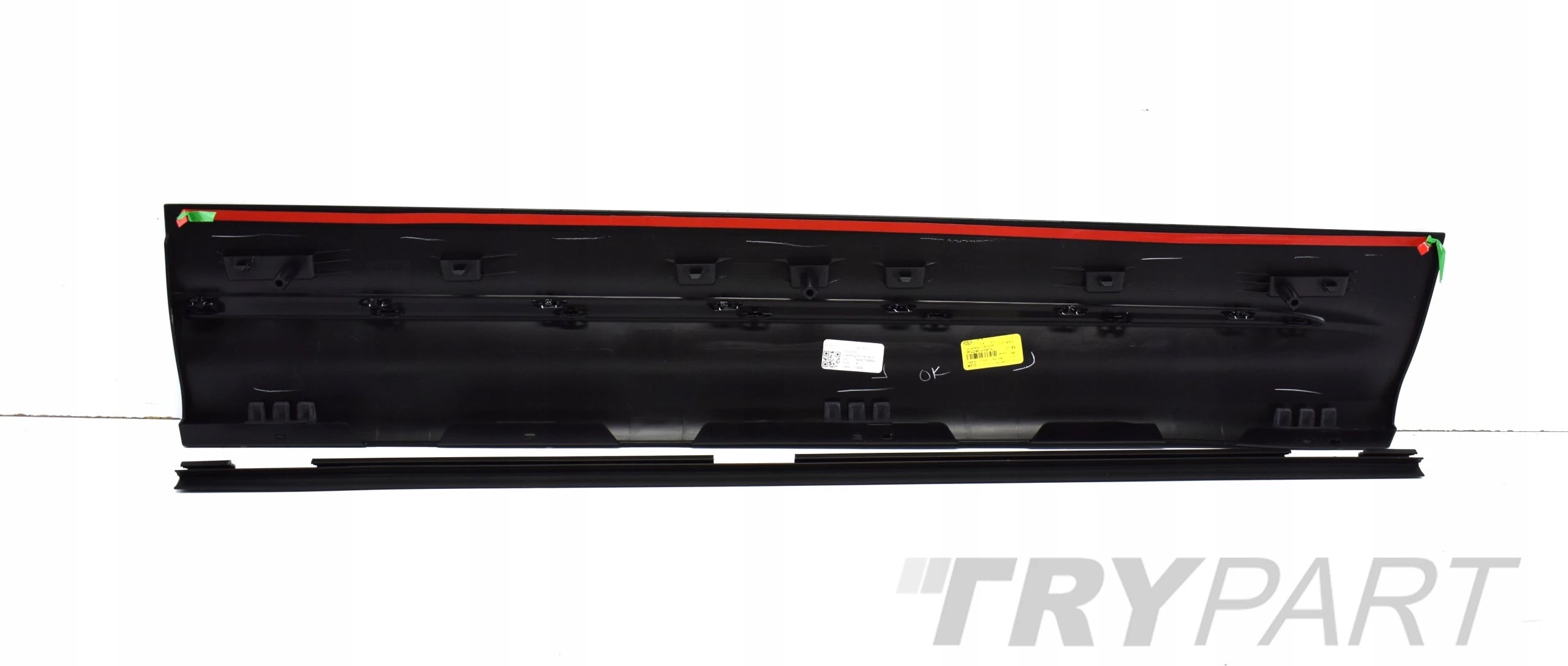 MERCEDES GLB W247 LEFT FRONT DOOR STRIP ORG