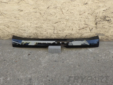 PEUGEOT 208 II 2019- hood cover trim strip