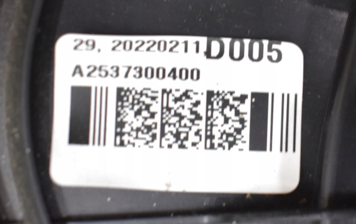 MERCEDES GLC W253 RIGHT REAR BODY GLASS OEM