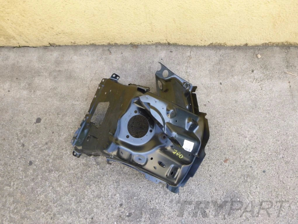 VW Touareg Cayenne 7P0 11- Front Left Shock Absorber Mount