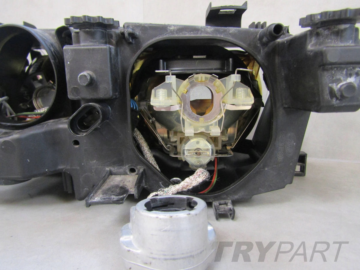 Headlight BMW 3 E46 XENON SEDAN WAGON LIFT 02-05 RH RIGHT 6925644