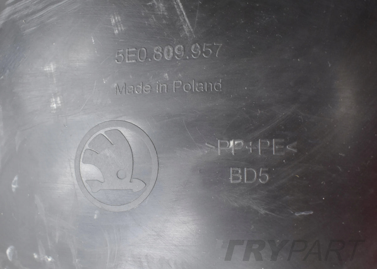 SKODA OCTAVIA III 5E0 LEFT FRONT FENDER ASSEMBLY ORG