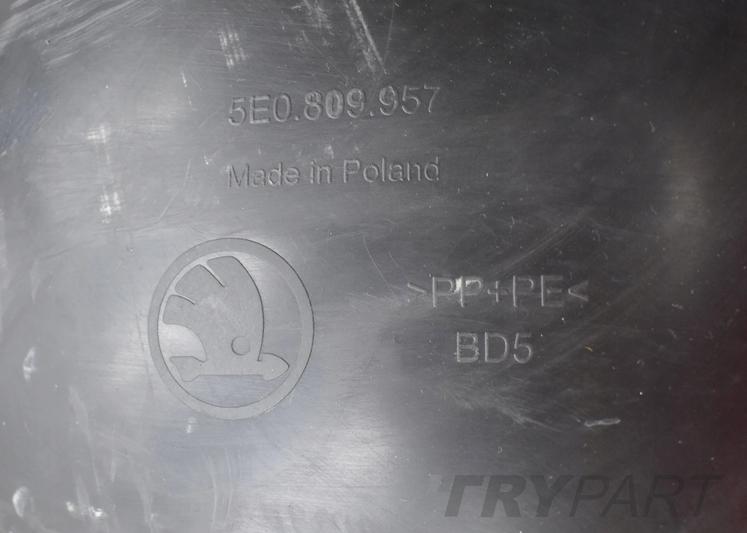 SKODA OCTAVIA III 5E0 LEFT FRONT FENDER ASSEMBLY ORG