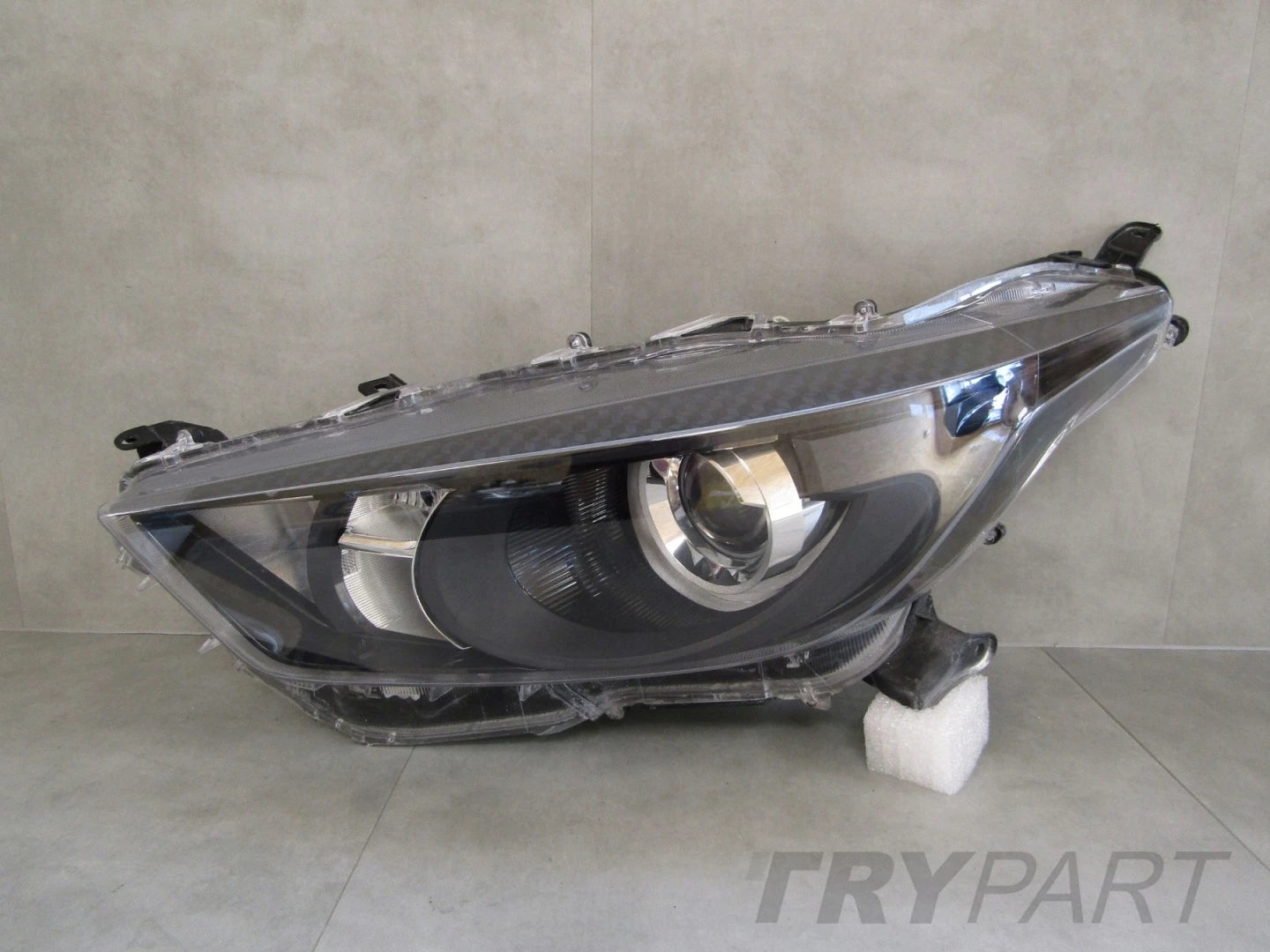 Front Headlight Toyota Yaris 4 IV MAZDA 2 STANDARD LENS 20- LH
