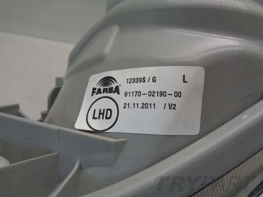 TOYOTA COROLLA SEDAN KOMBI 02- front lamp left