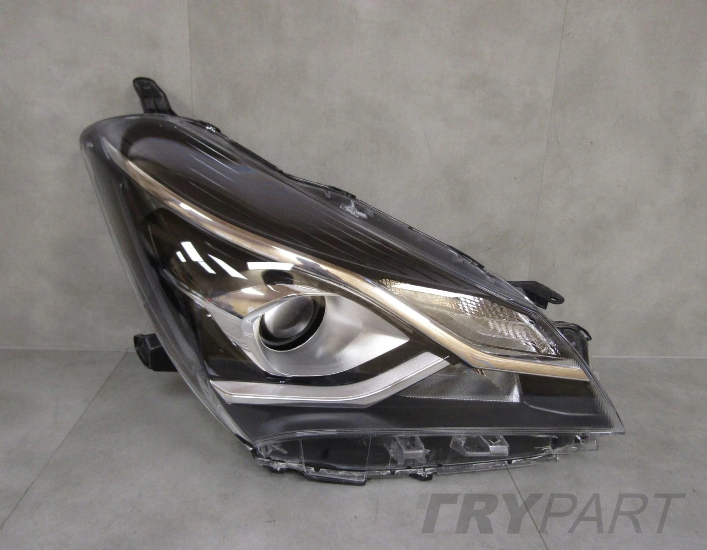 Front Lamp Toyota Yaris 3 III Facelift REGULAR LENS 17-20 RH RIGHT