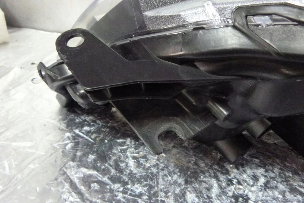 TOYOTA YARIS III LIFT 13- Right Headlight