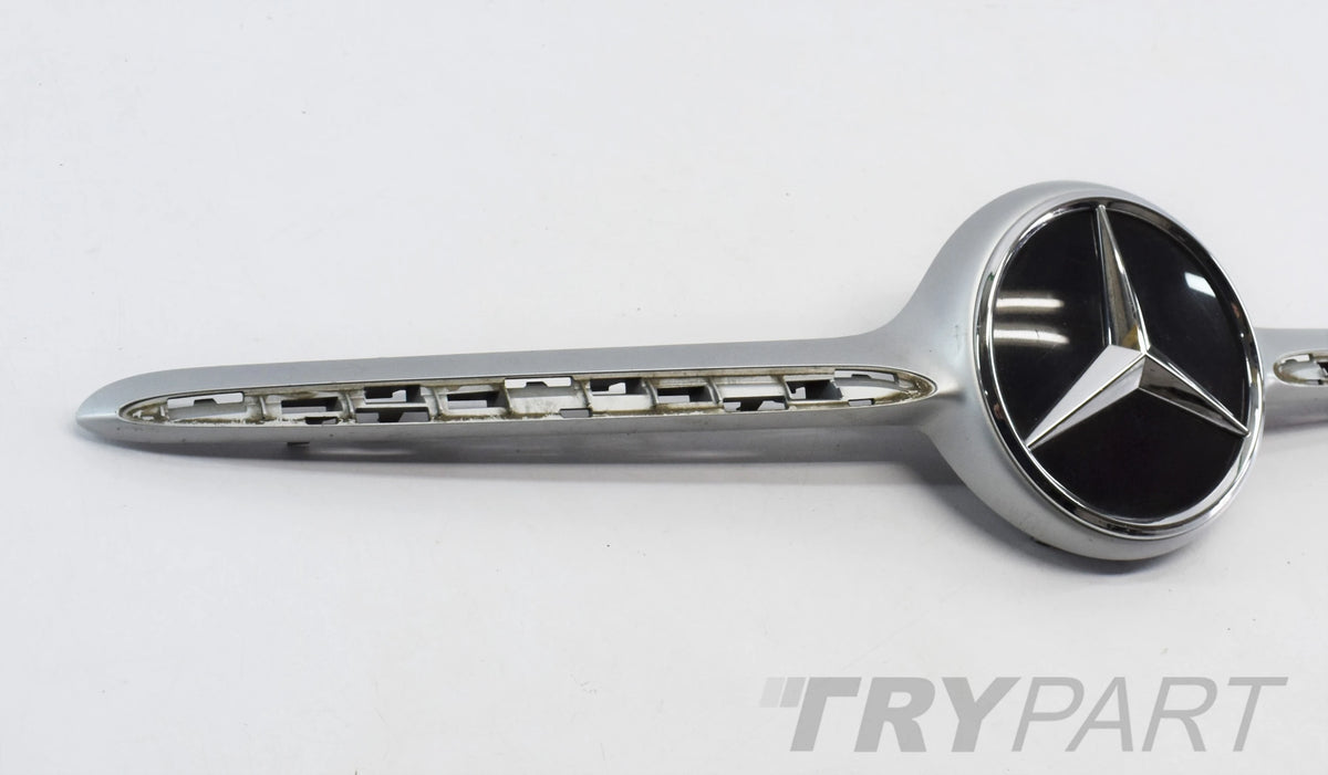 A CLASS W117 RADIATOR GRILLE EMBLEM CHROME BUMPER
