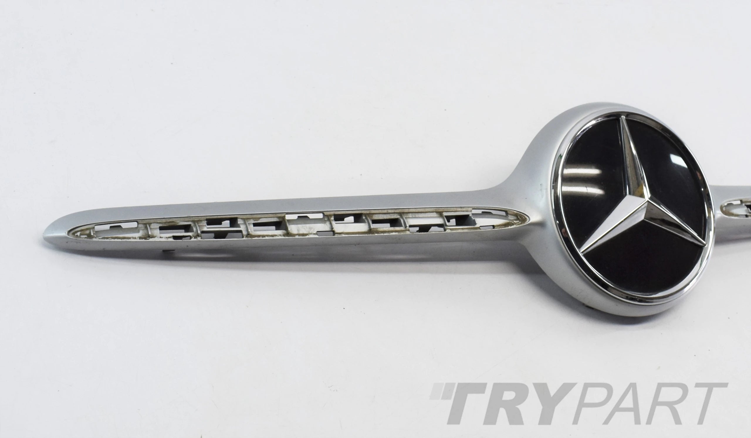 A CLASS W117 RADIATOR GRILLE EMBLEM CHROME BUMPER