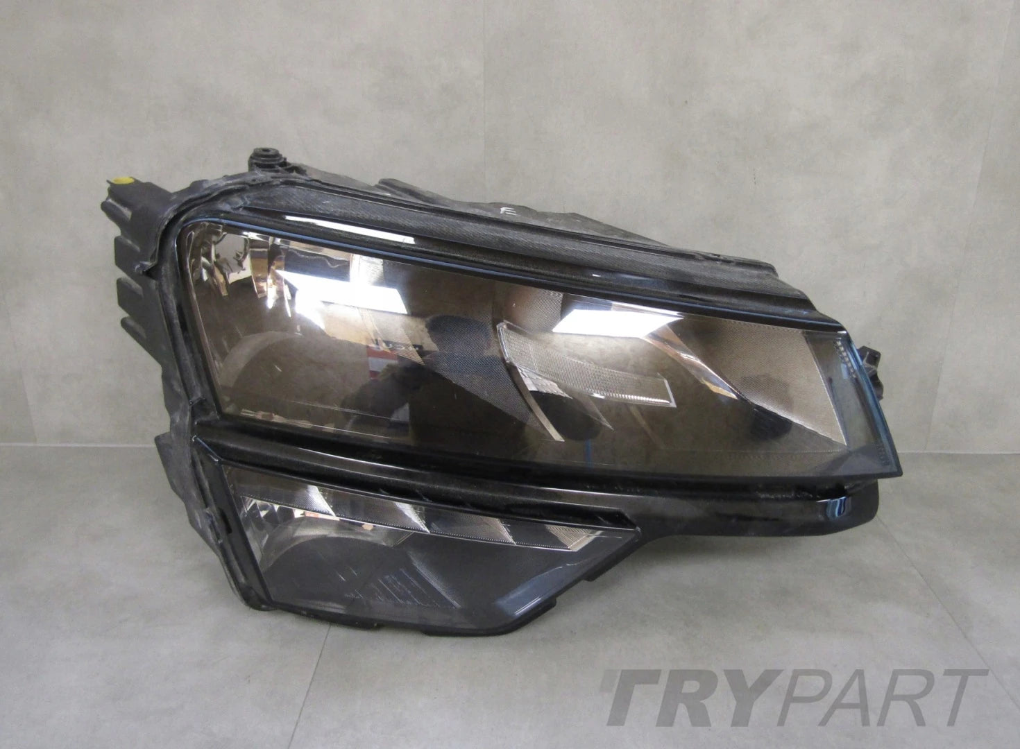 Front Lamp Skoda Karoq STANDARD WITH LED 17-21 RH 57B941016A